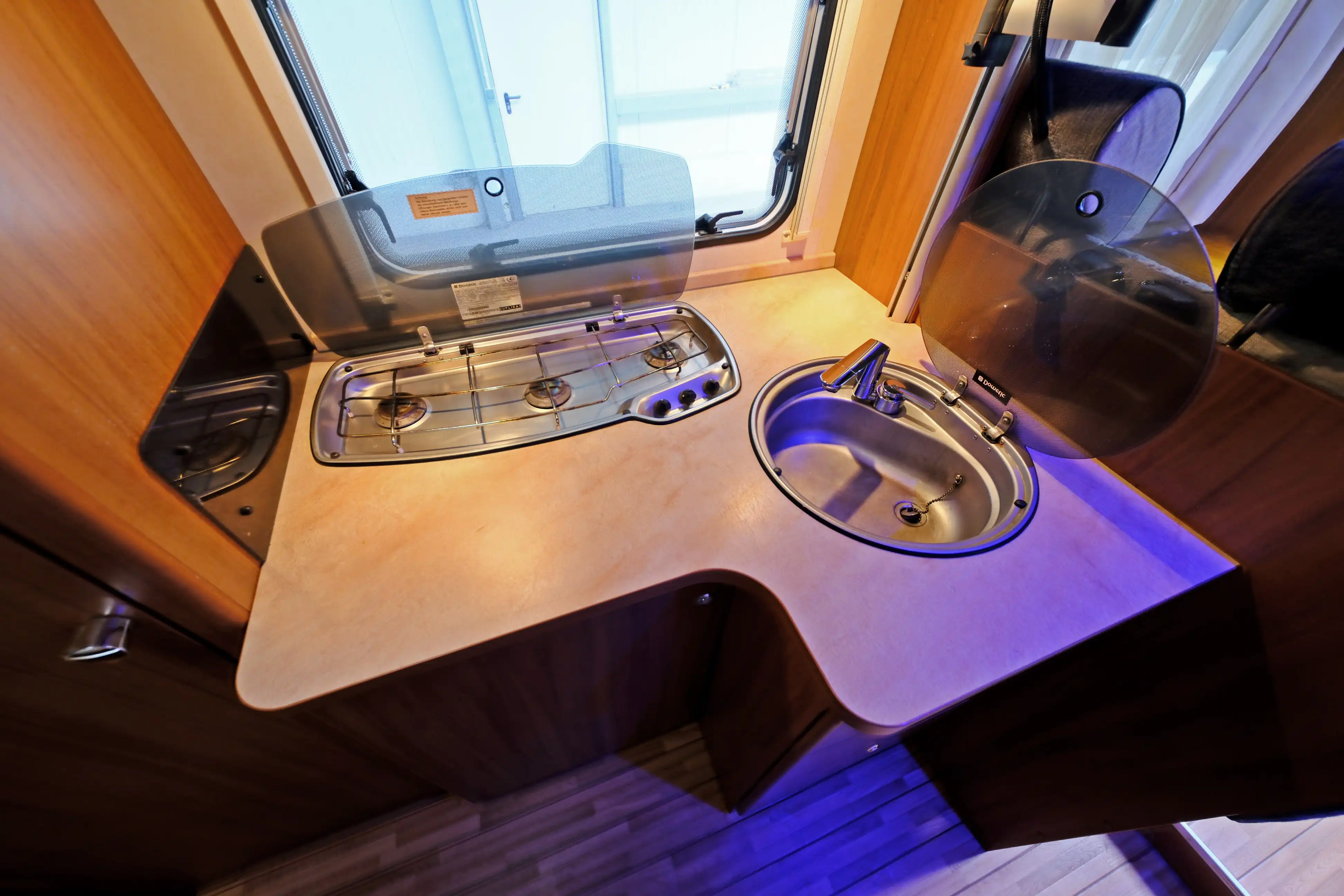 KNAUS SKY WAVE 650 MF - Ansicht 12